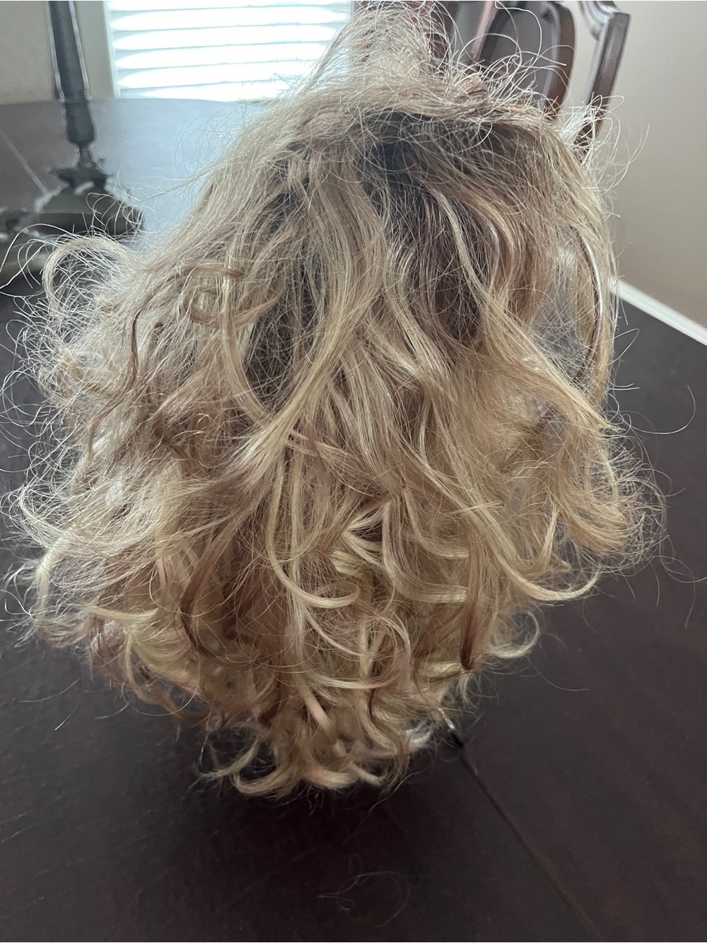 😎😎😎Paula Young Synthetic Curly Blonde Women’s Wig - Natural Light Blonde